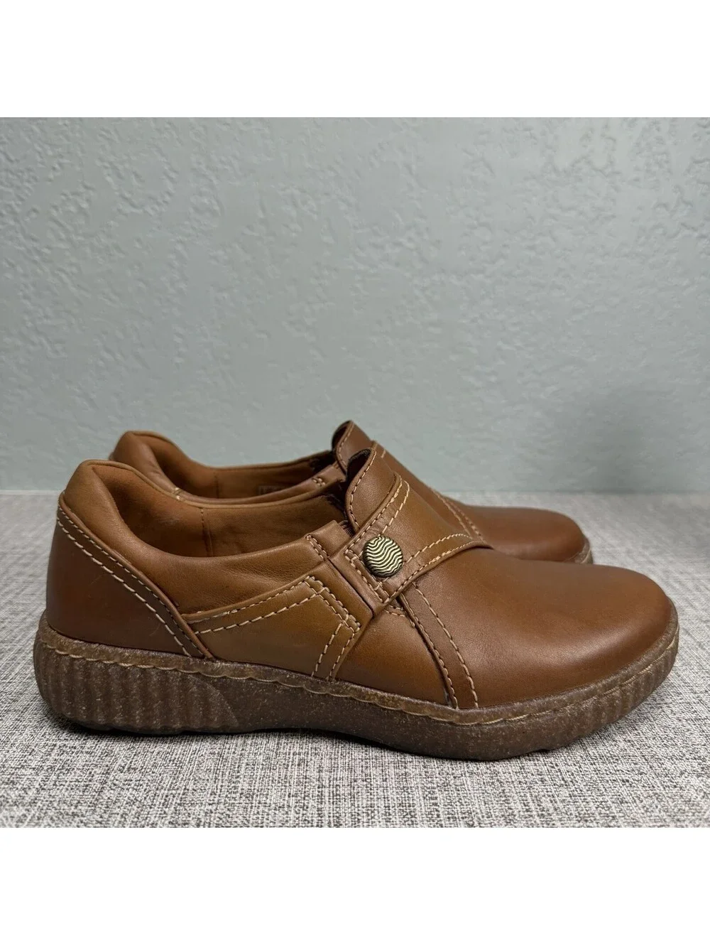 Clarks Shoes Women's Size 6.5M Brown Tan Leather Caroline Pearl Slip-Ons